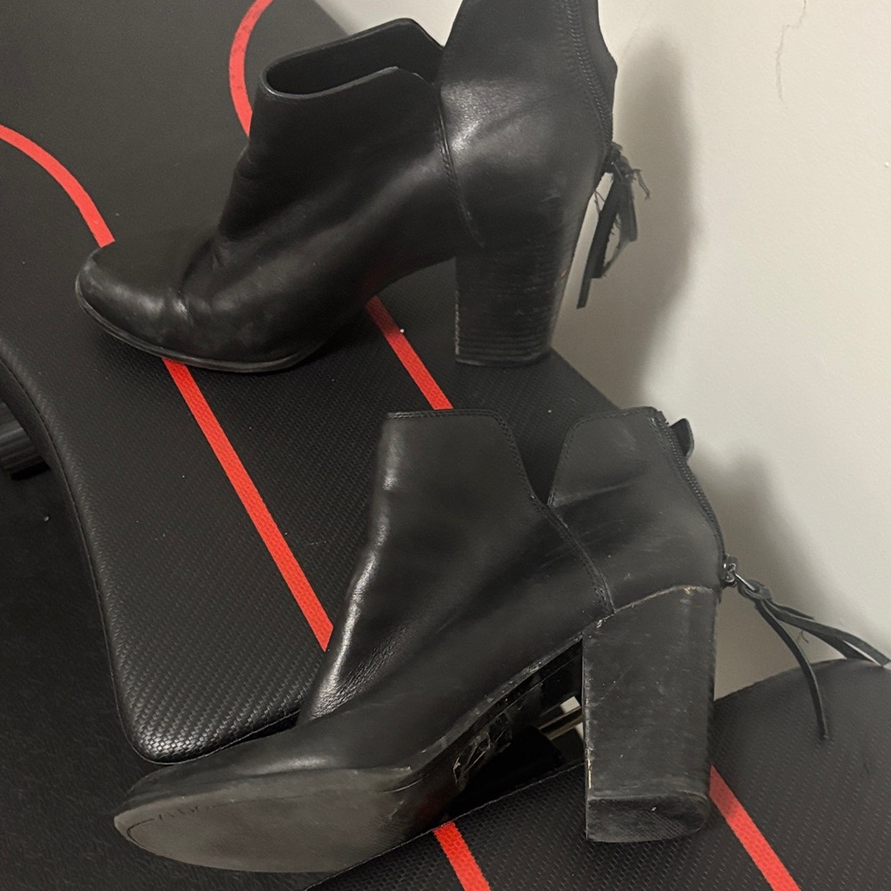 Source Unknown Black Heeled Boots